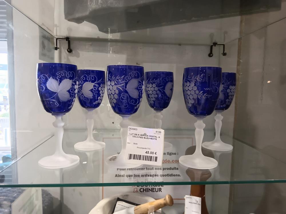 LOT DE 6 VERRES CRISTAL  A VIN A PIED BLEU+BOITE