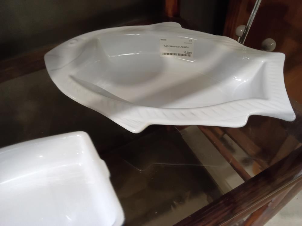 PLAT CERAMIQUE A POISSON