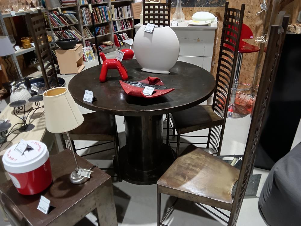TABLE RONDE+4 CHAISES INDUSTRIELLE ET METAL