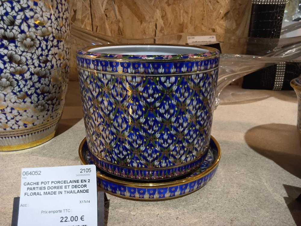 CACHE POT PORCELAINE EN 2 PARTIES DOREE ET DECOR FLORAL MADE IN THAILANDE