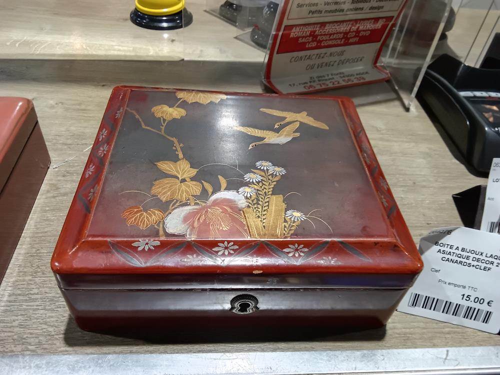 BOITE A BIJOUX LAQUE ASIATIQUE DECOR 2 CANARDS+CLEF