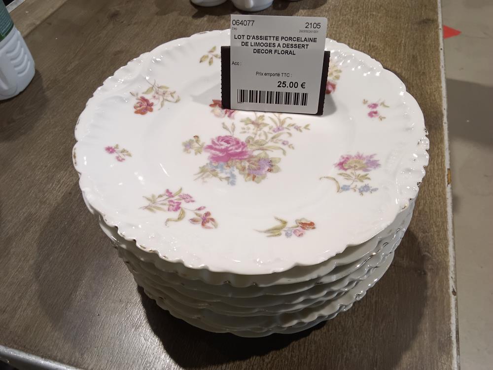 LOT D'ASSIETTE PORCELAINE DE LIMOGES A DESSERT DECOR FLORAL