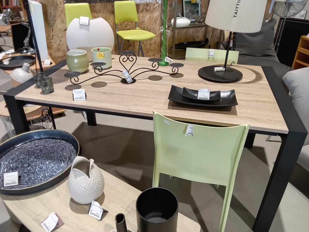 TABLE MELAMINE ET PIED METAL +2 ALLONGES INTERIEURES