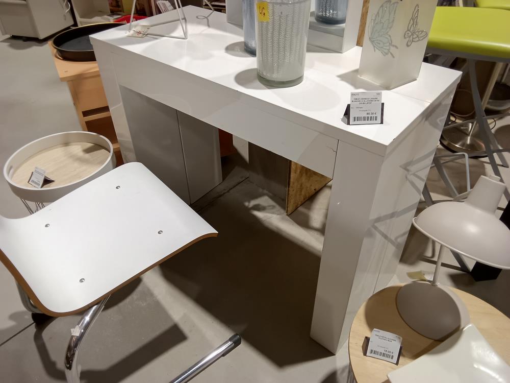 TABLE  CONSOLE LAQUEE BLANCHE +4 ALLONGES DE 50 CM EN L'ETAT