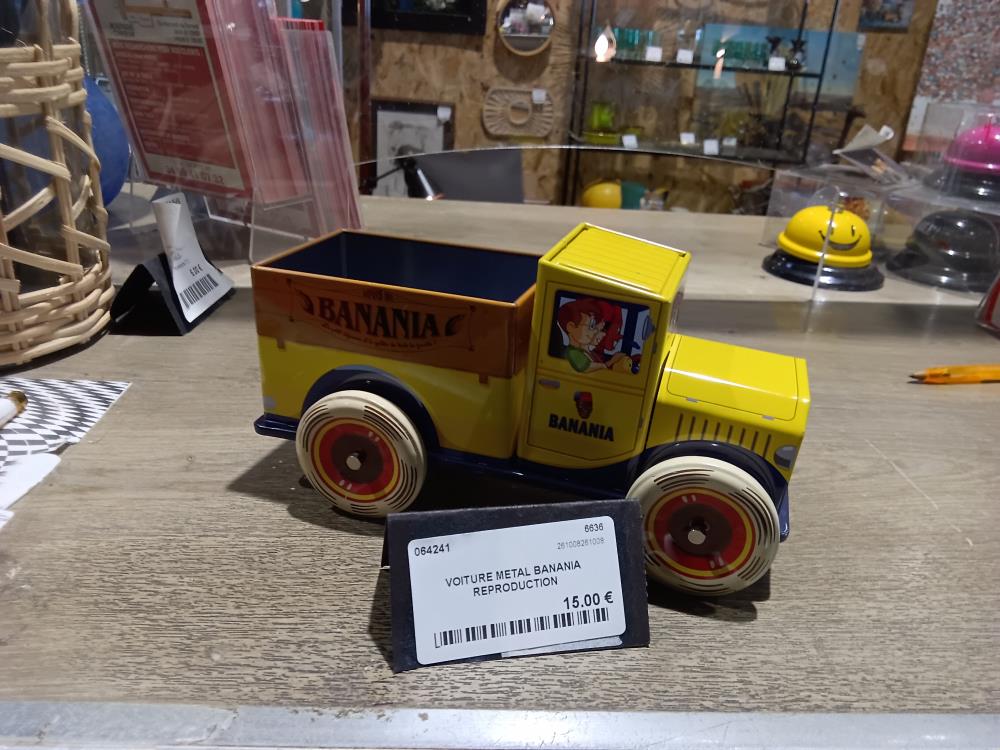 VOITURE METAL BANANIA REPRODUCTION