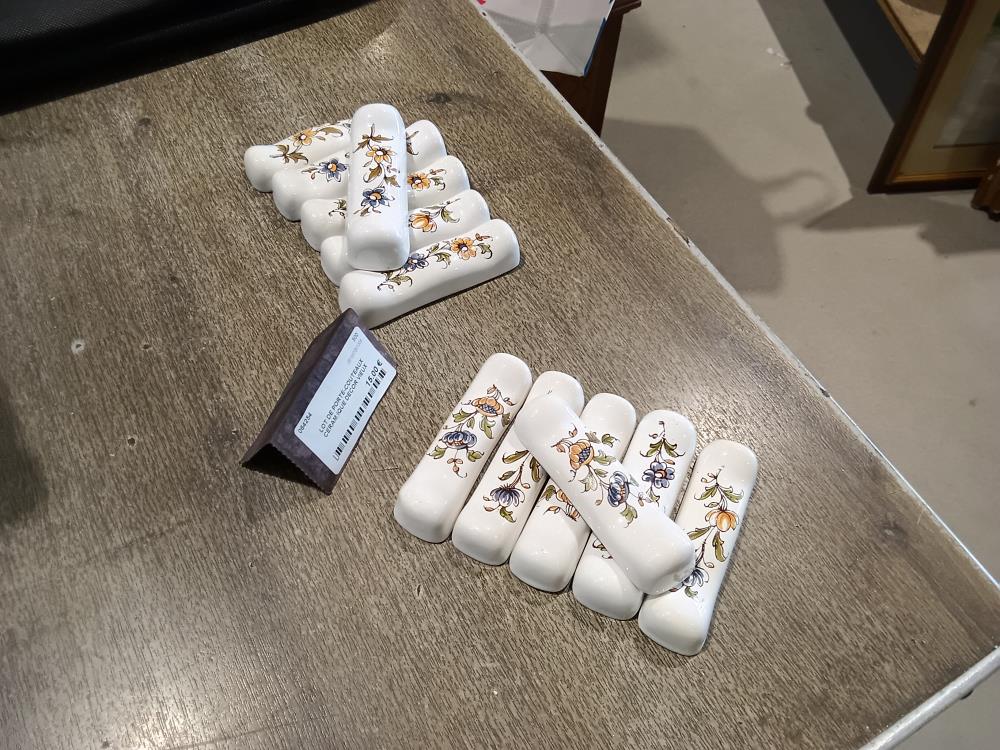 LOT DE PORTE-COUTEAUX CERAM:IQUE DECOR VIEUX MOUSTIER