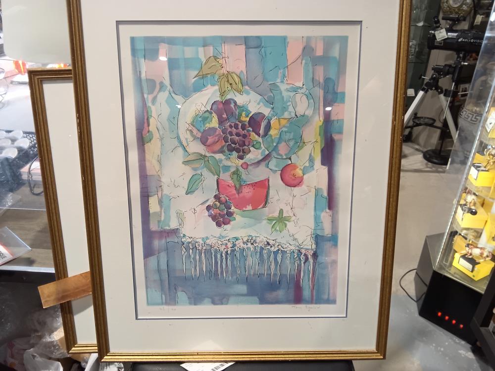 LITHOGRAPHIE DE TONY AGOSTINI NATURE MORTE AU FRUIT NUMEROTE CADRE DORE