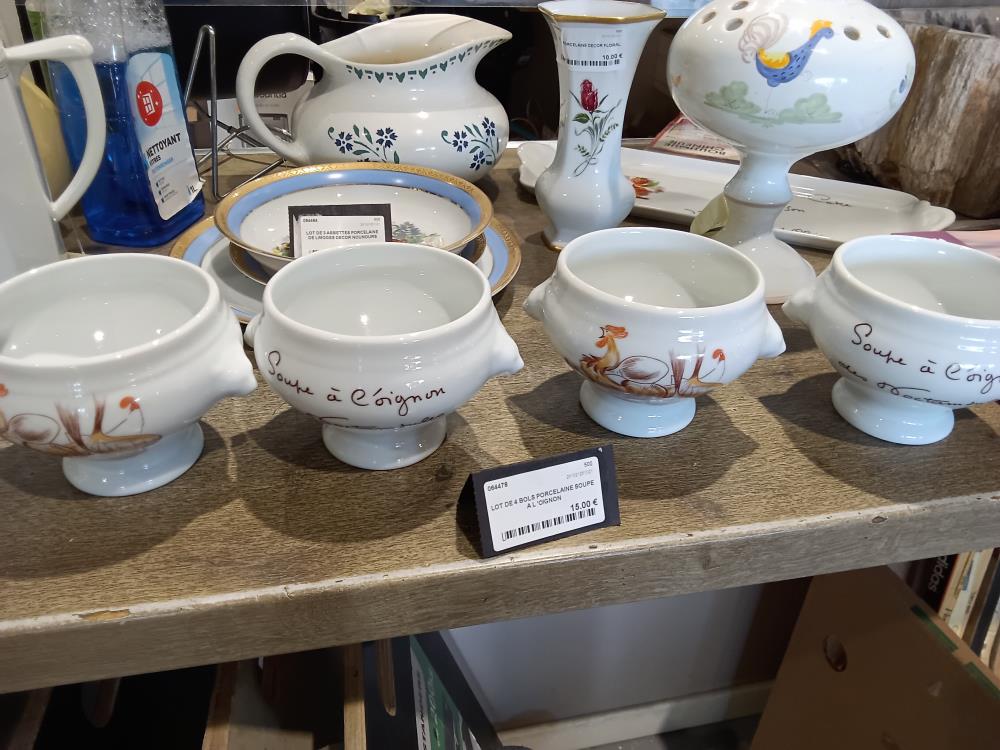 LOT DE 4 BOLS PORCELAINE SOUPE A L 'OIGNON