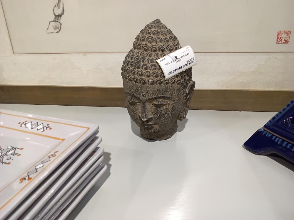 TETE DE BOUDDHA PIERRE EN L'ETAT