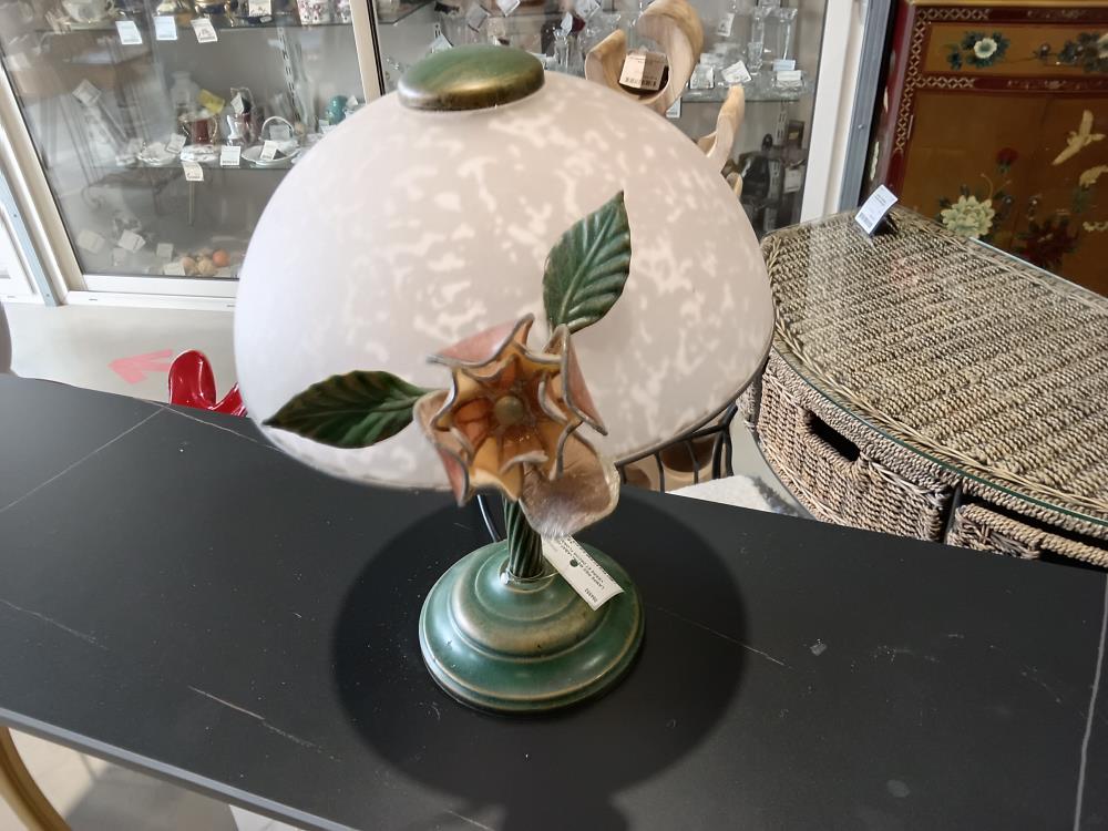 LAMPE PIED METAL+ABATJOUR VERRE ET DECOR FLORAL