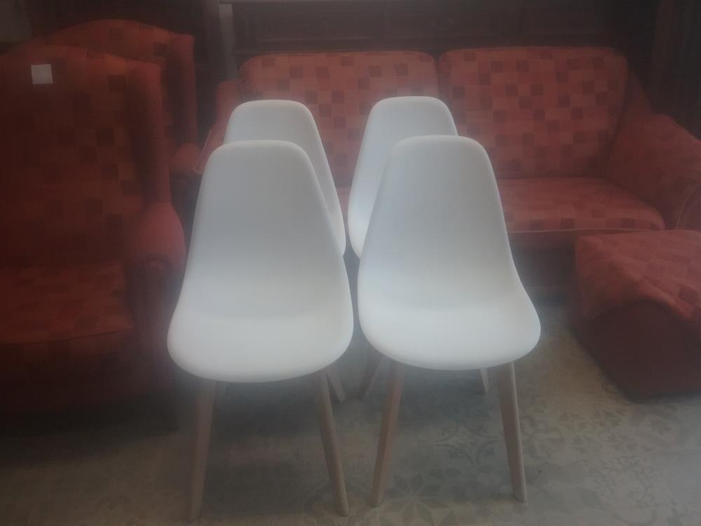 4 CHAISES BLANCHES MODERNE