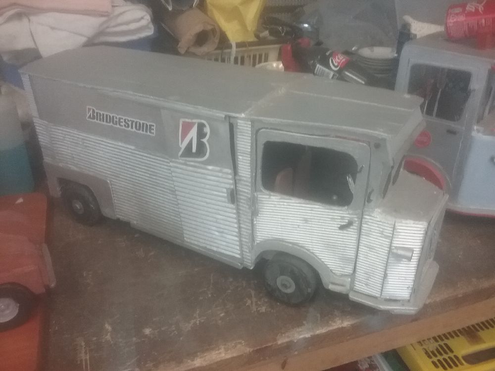CAMION BOIS HY BRIDGESTONE