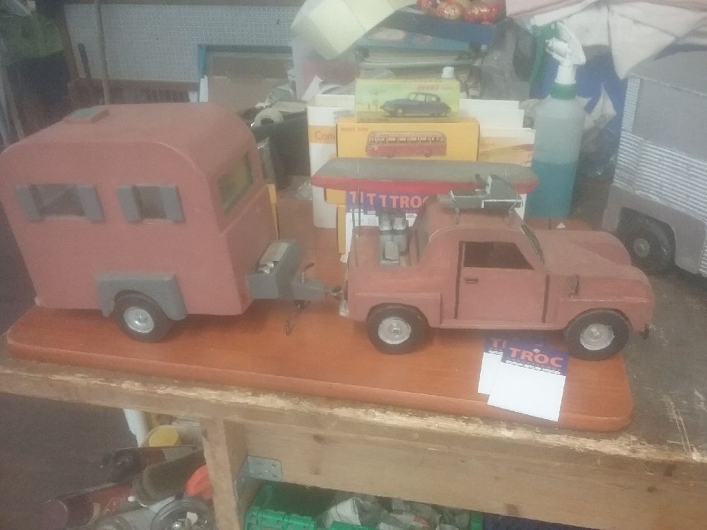 VOITURE CARAVANE BOIS