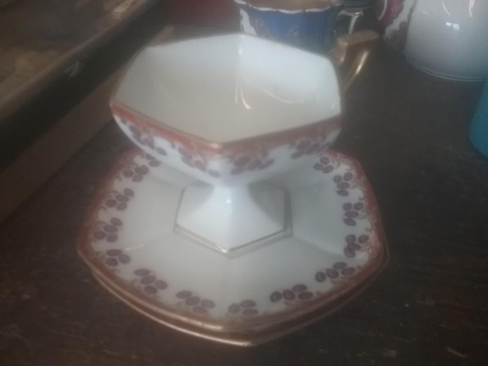 TASSE HEXAGONALE LIMOGES