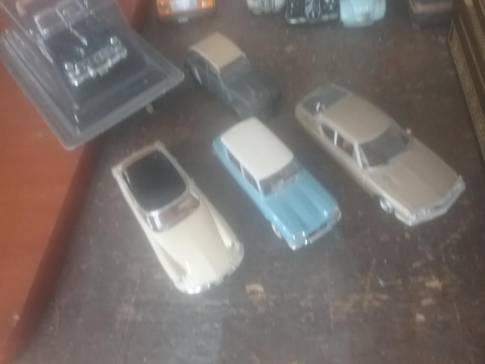 VOITURE MINIATURE 1:43