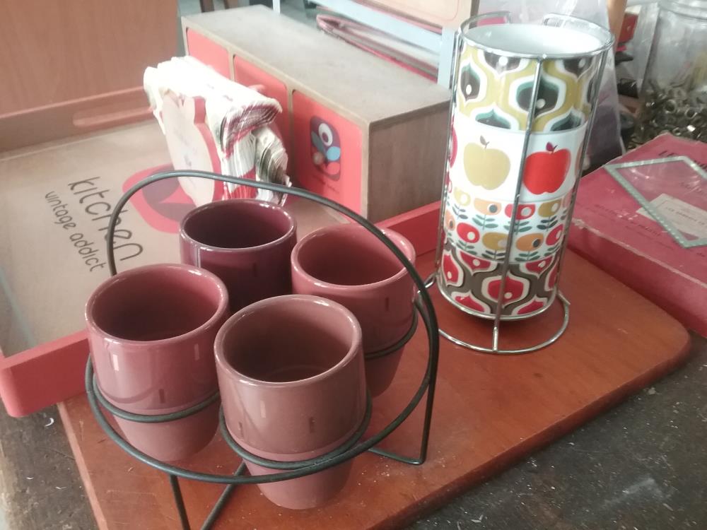 4 TASSES DECO