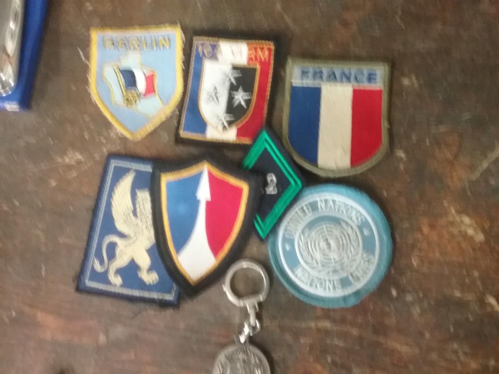 LOT DE BLASONS MILITAIRES