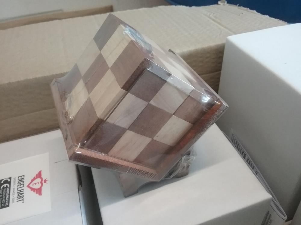 CASSE TETE CUBE BOIS 