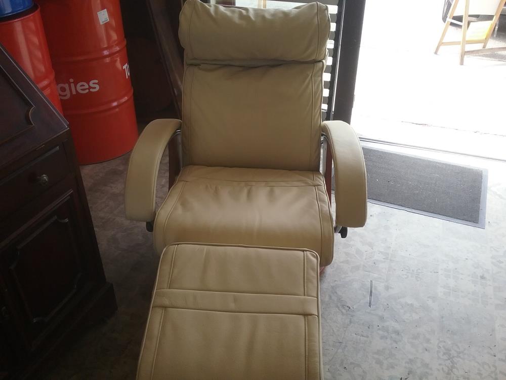 FAUTEUIL STRESSLESS ET REPOSE PIED