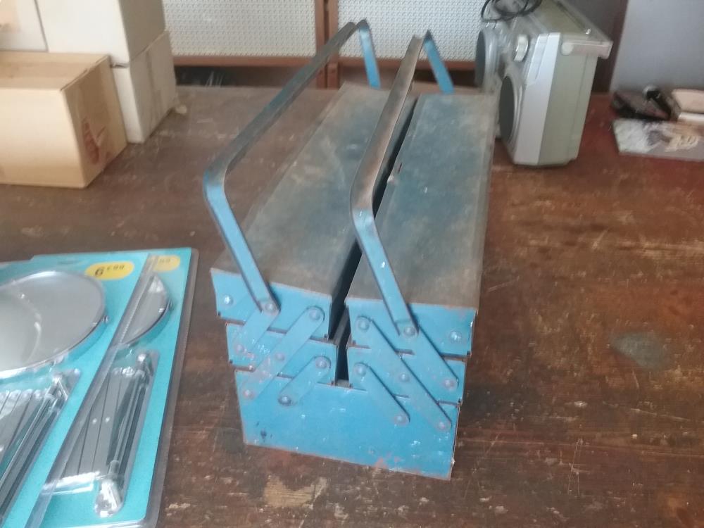 BOITE OUTILS METAL ANCIENNE