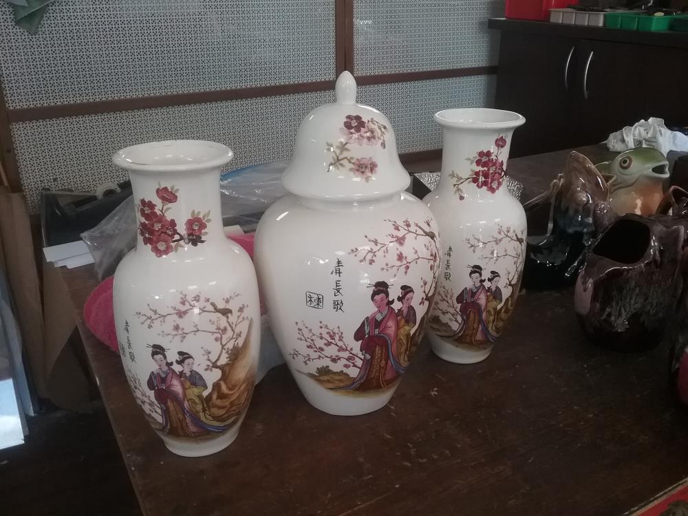 TROIS VASES ASIE 