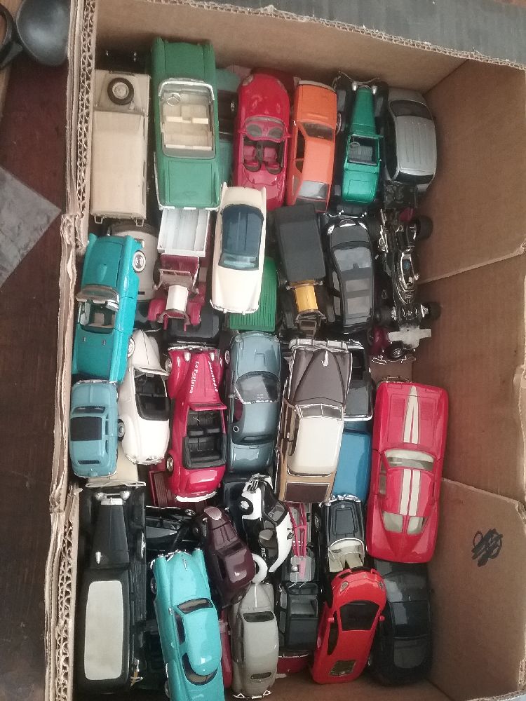 VOITURE DIVERSE