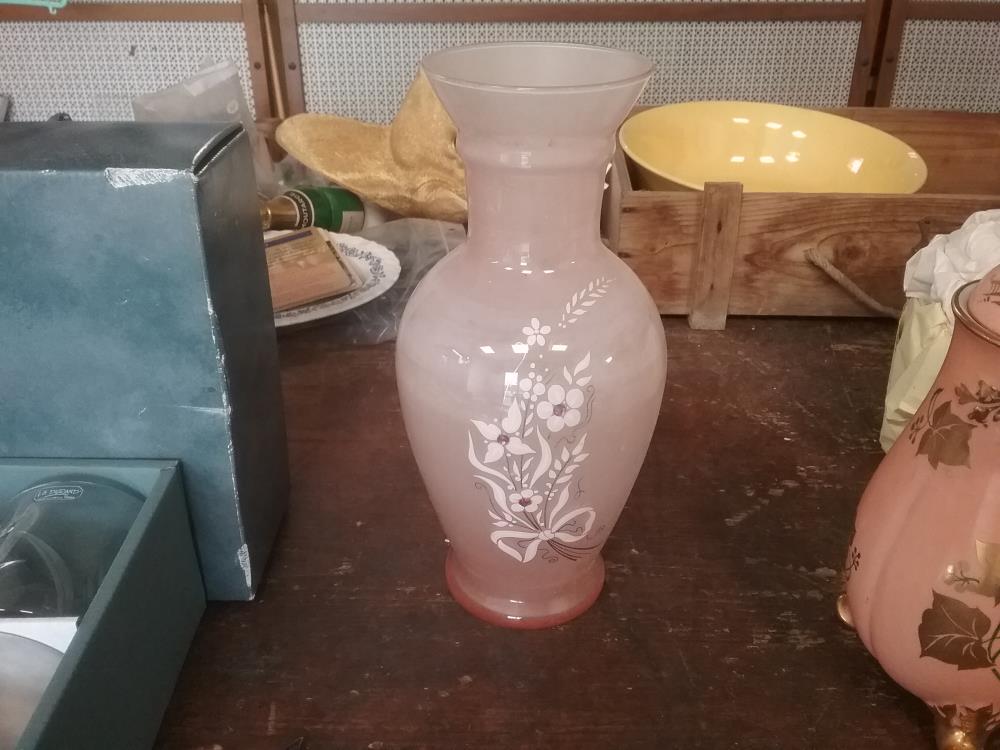 VASE OPALINE ROSE PEINT