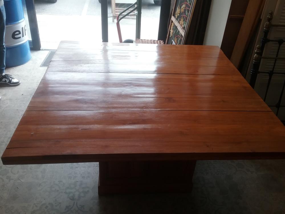 GRANDE TABLE CARRE BOIS EXOTIQUE 150X150