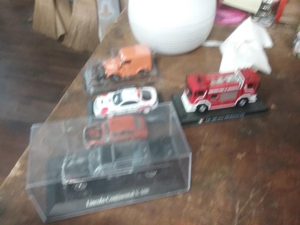 AUTO MINIATURE 