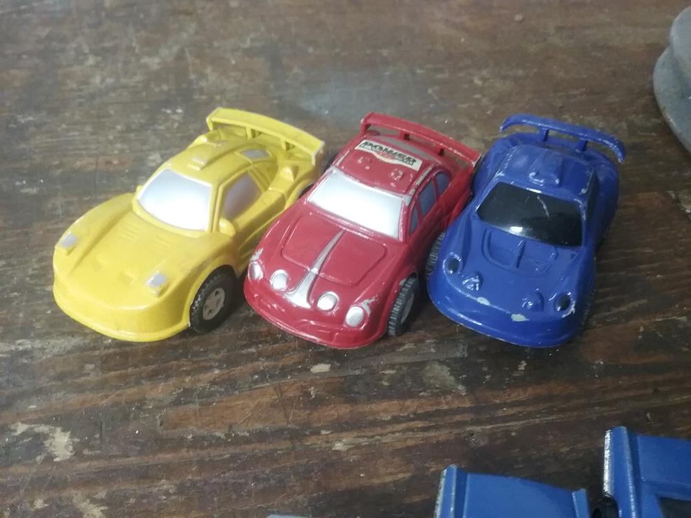 3 AUTOS DE COURSE