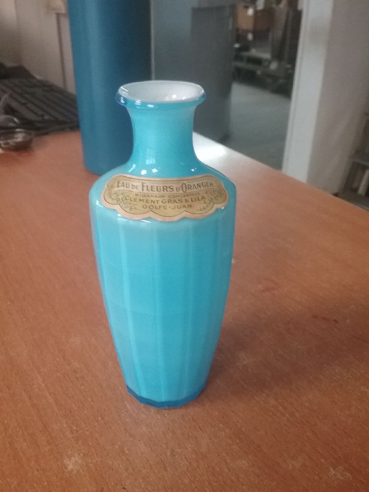 FLACON DE PARFUM OPALINE BLEU