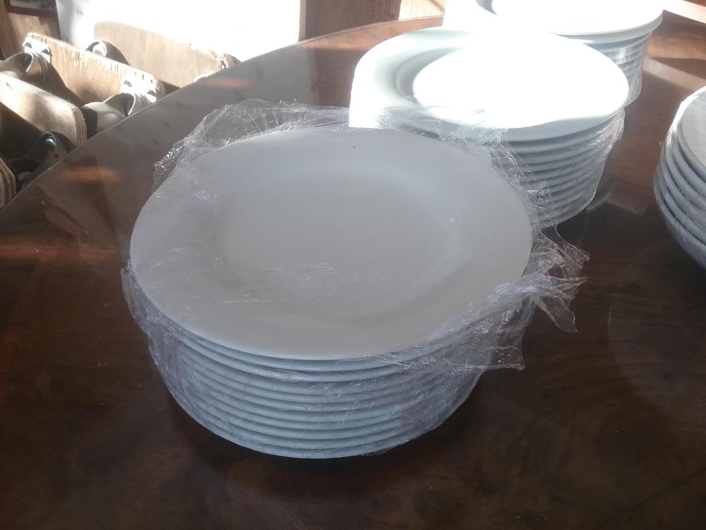 11 ASSIETTES BLANCHES 