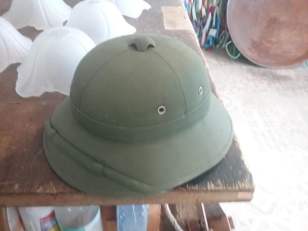 CHAPEAU COLONIAL