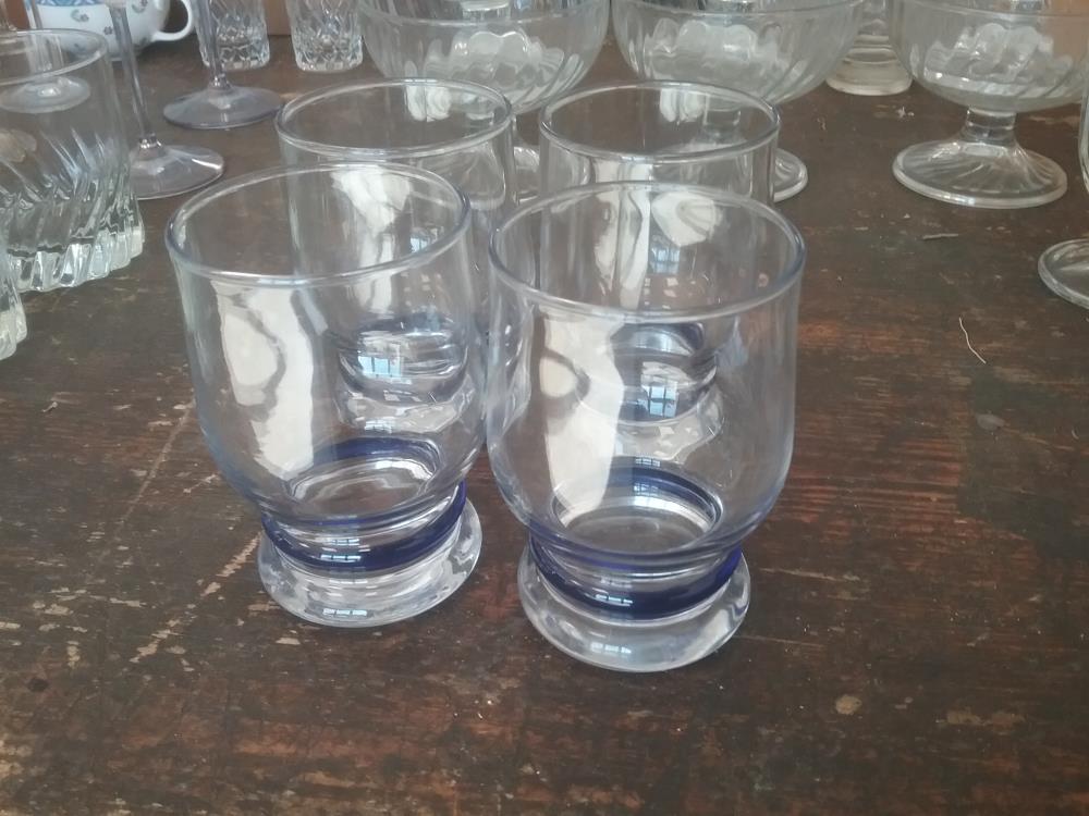 4 VERRES BLEUS
