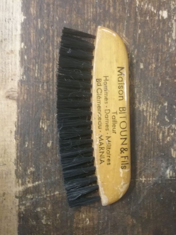 BROSSE A HABITS BITOUN