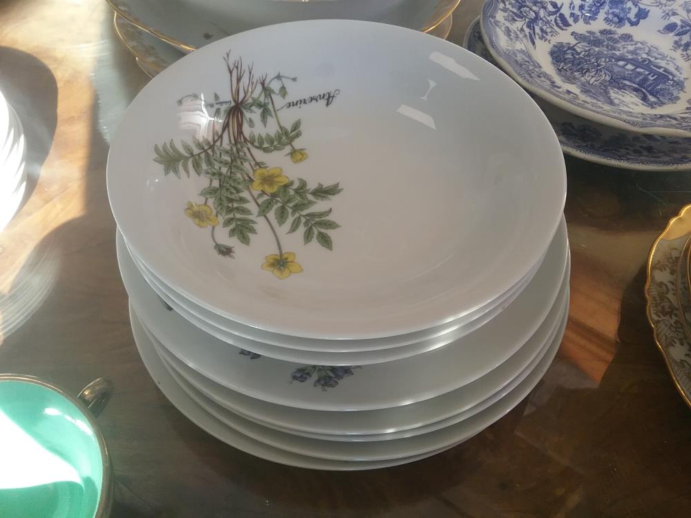 8 ASSIETTES MOBIL