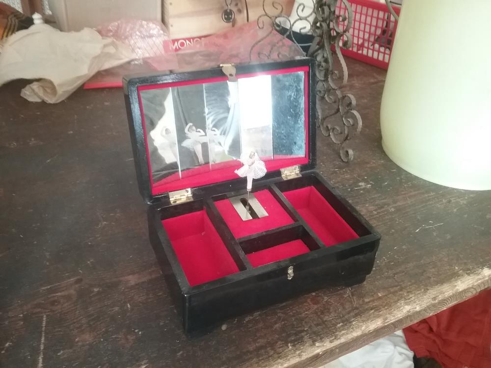 BOITE A BIJOUX BOITE A MUSIQUE 