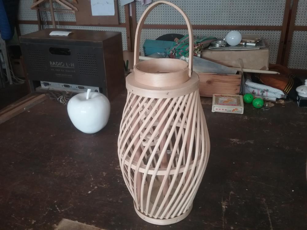 LANTERNE ROTIN
