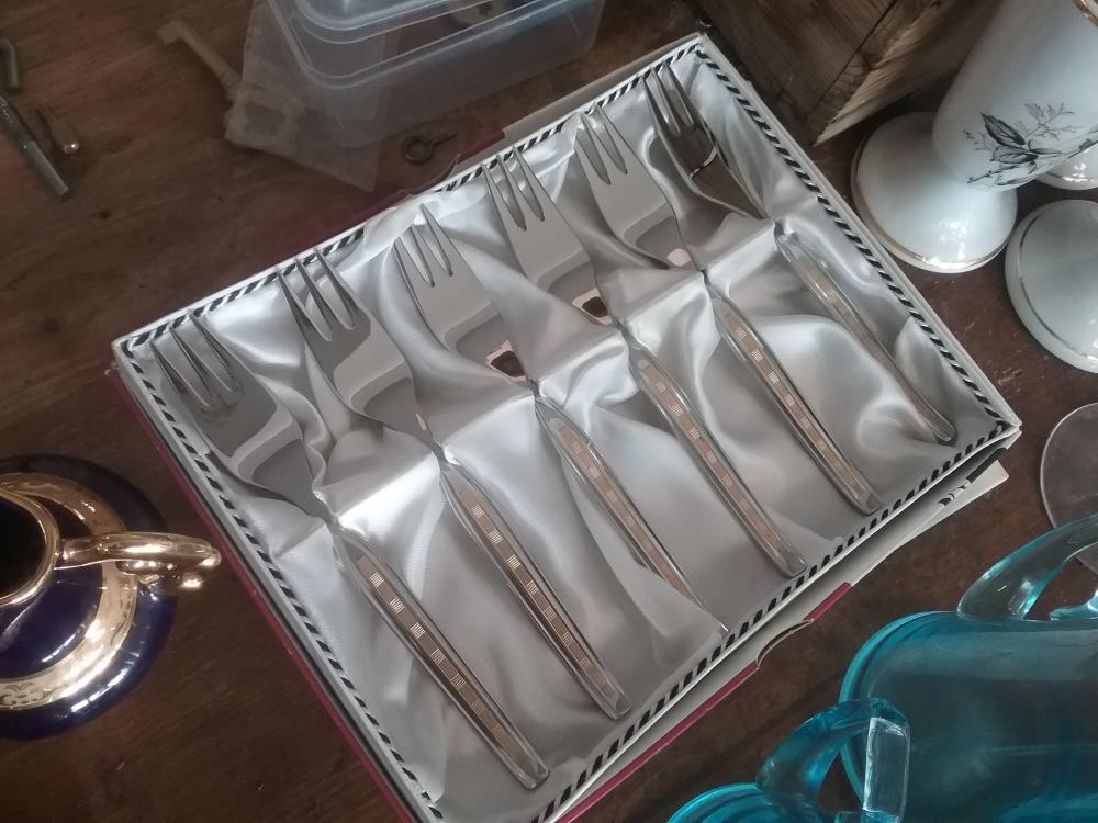 12 FOURCHETTES INOX