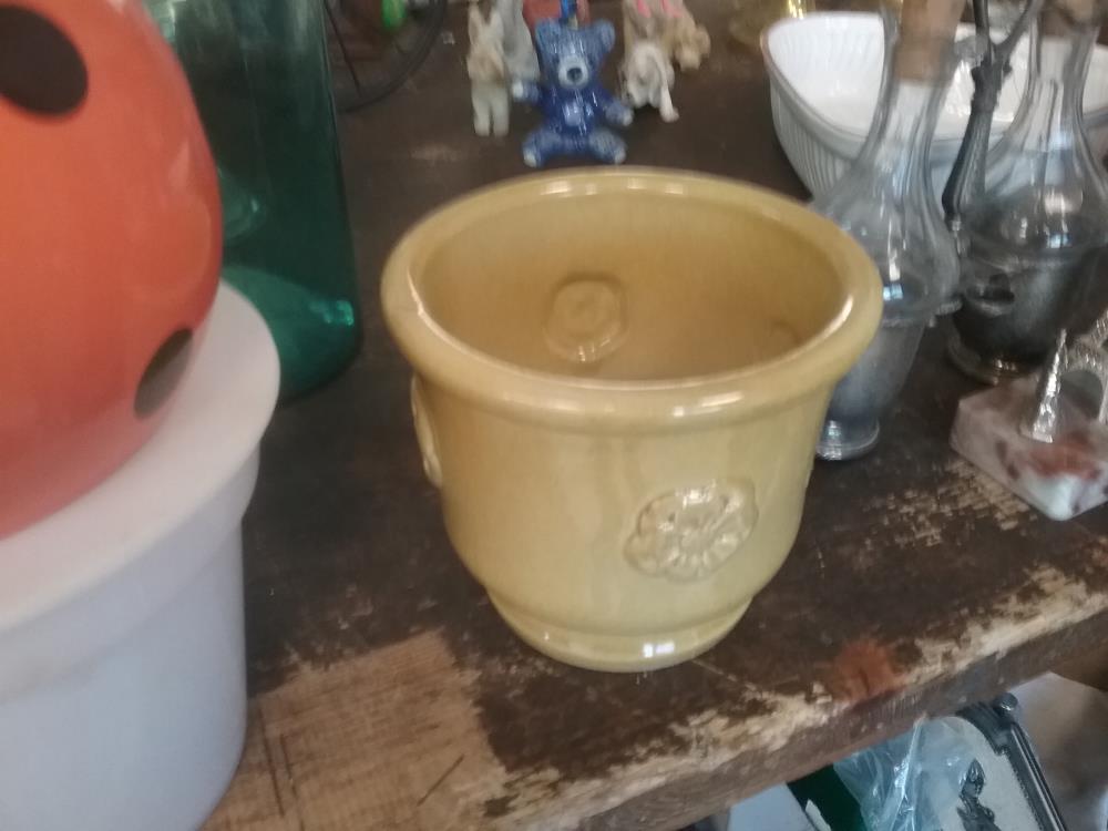 CACHE POT JAUNE