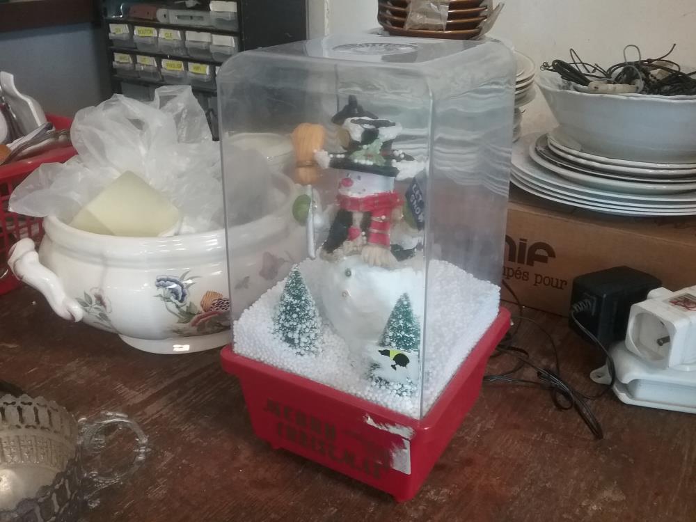 DECO NOEL BOULE NEIGE ELECTRIQUE 
