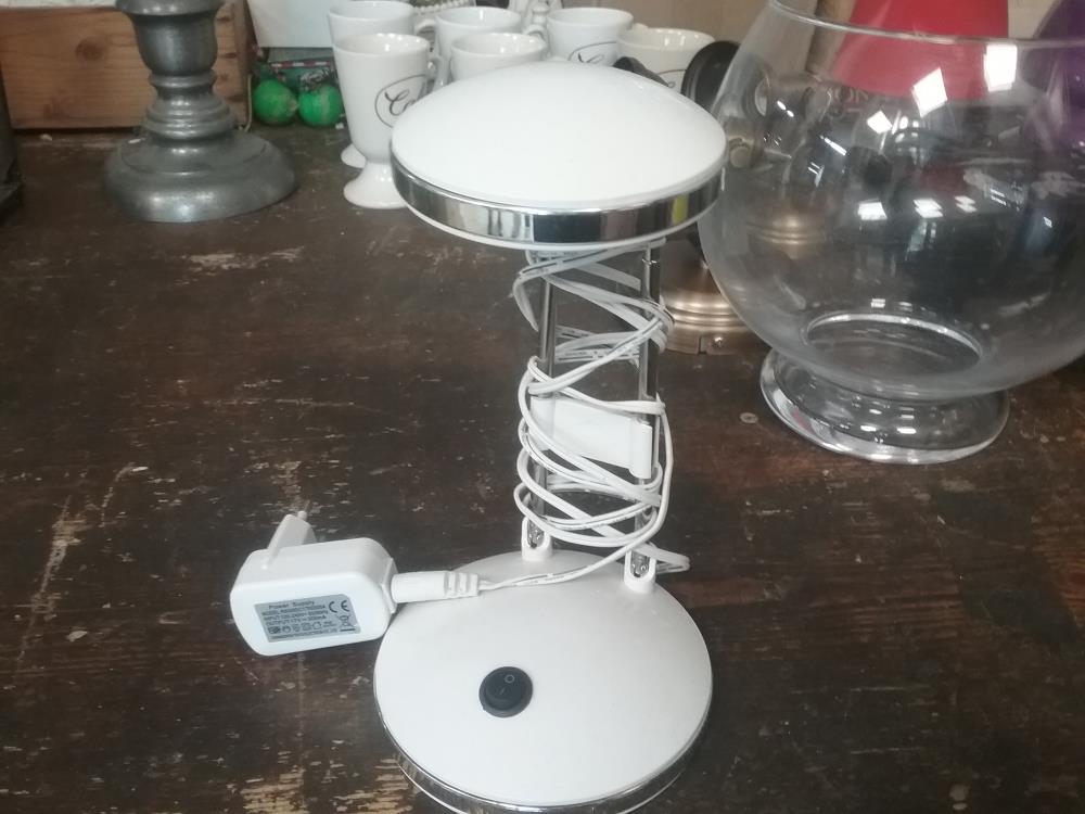 LAMPE DE BUREAU  BLANCHE