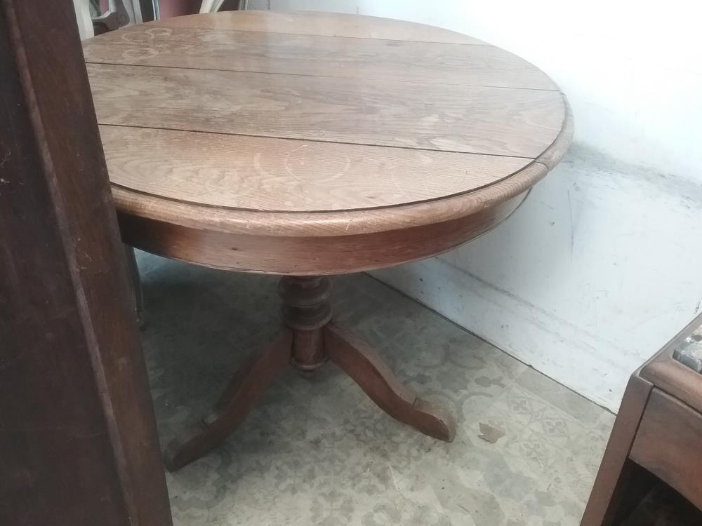 TABLE GUERIDON