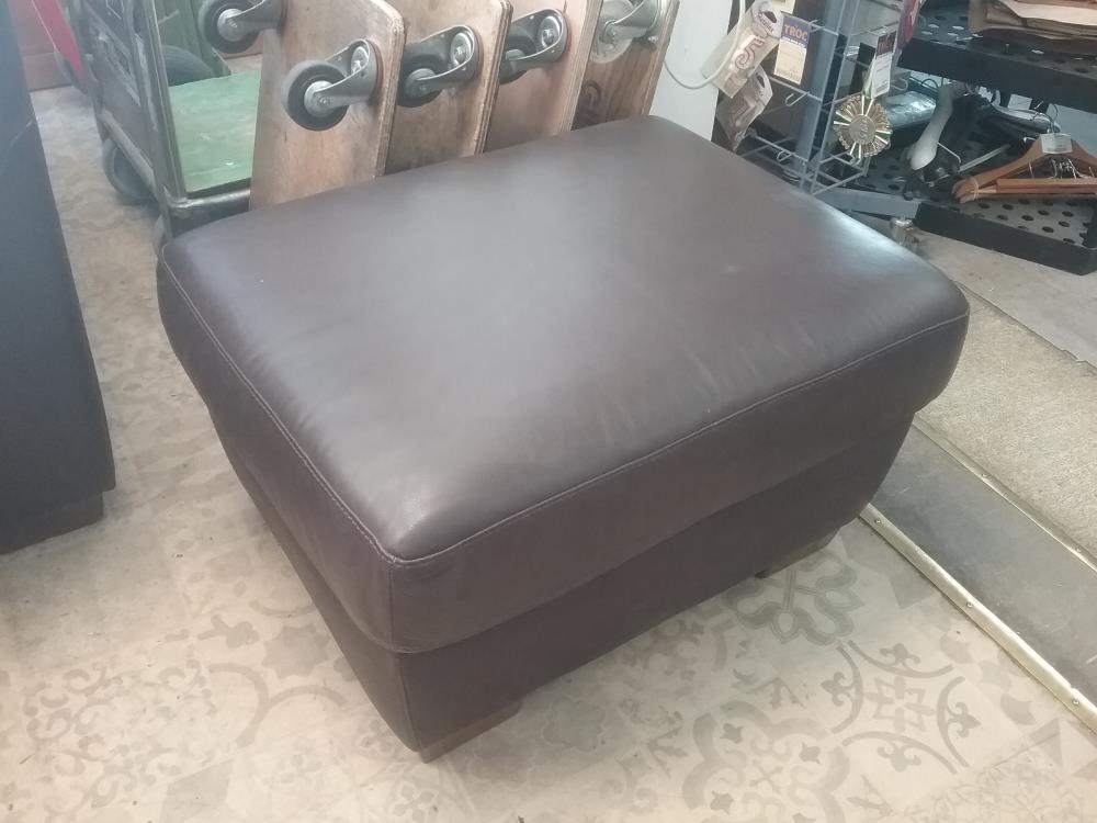 POUF  CUIR MARRON 