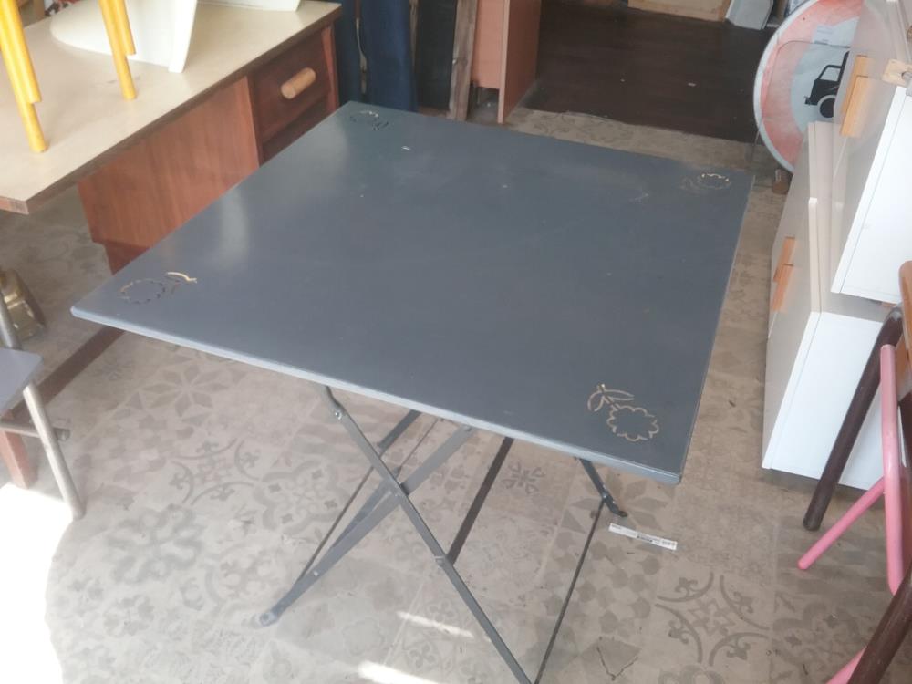 TABLE DE JARDIN PLIANTE