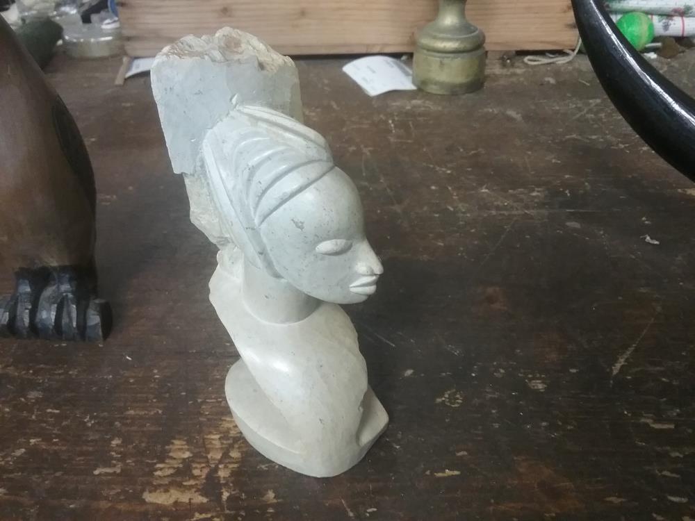 STATUETTE PIERRE SIGNEE DOMCHE