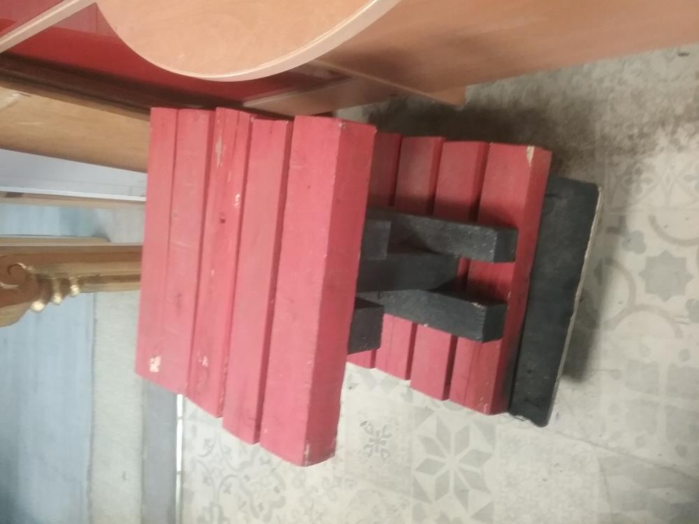 TABOURET BAS ROUGE