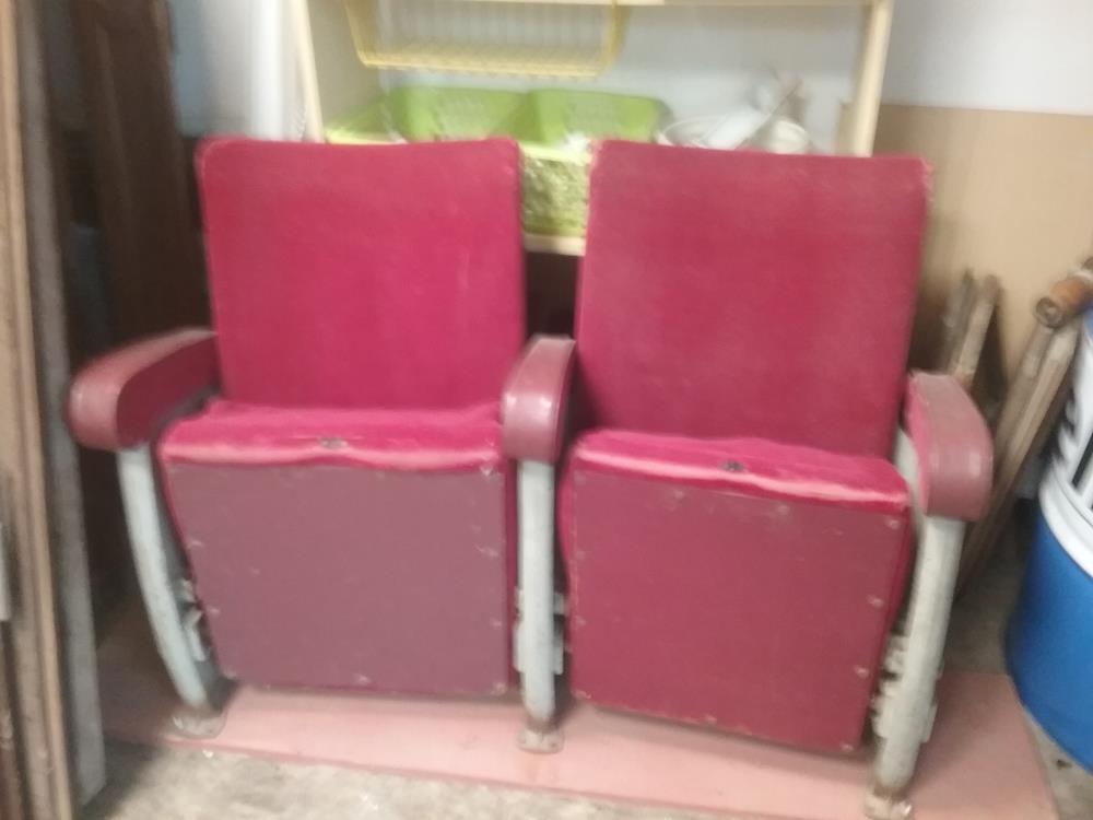 2 SIEGES DE CINEMA ANCIENS