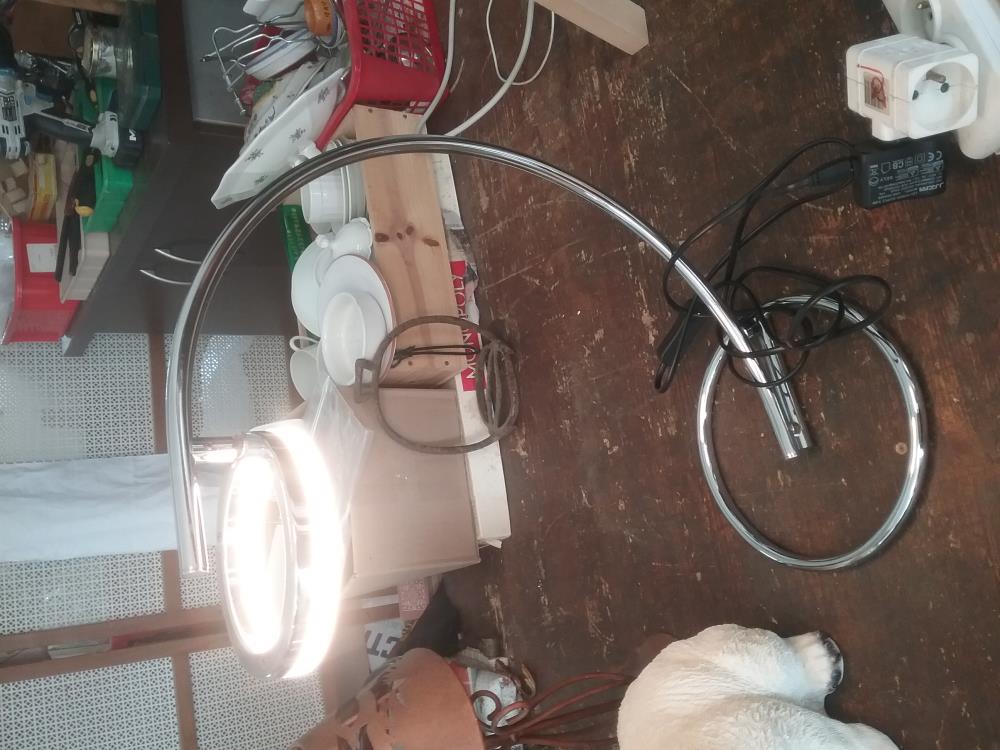 LAMPE BUREAU A LED