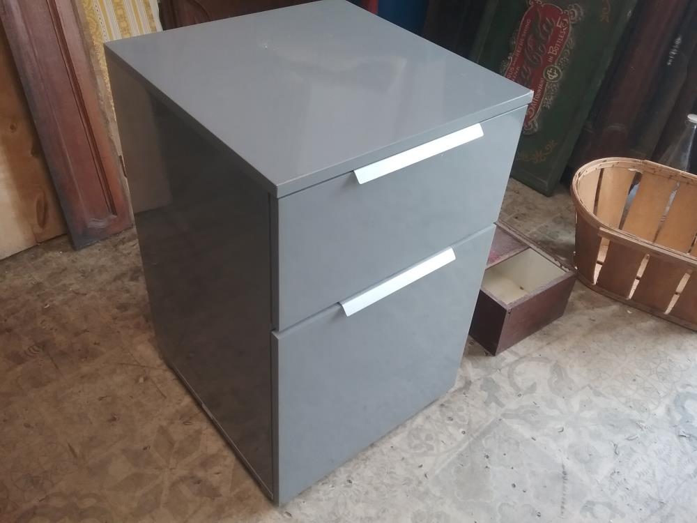 CHEVET GRIS 